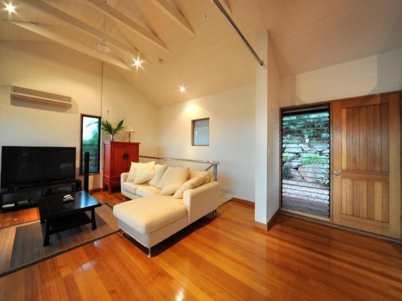 17 Passage Avenue, Shute Harbour QLD 4802