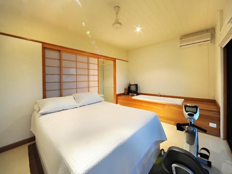 17 Passage Avenue, Shute Harbour QLD 4802