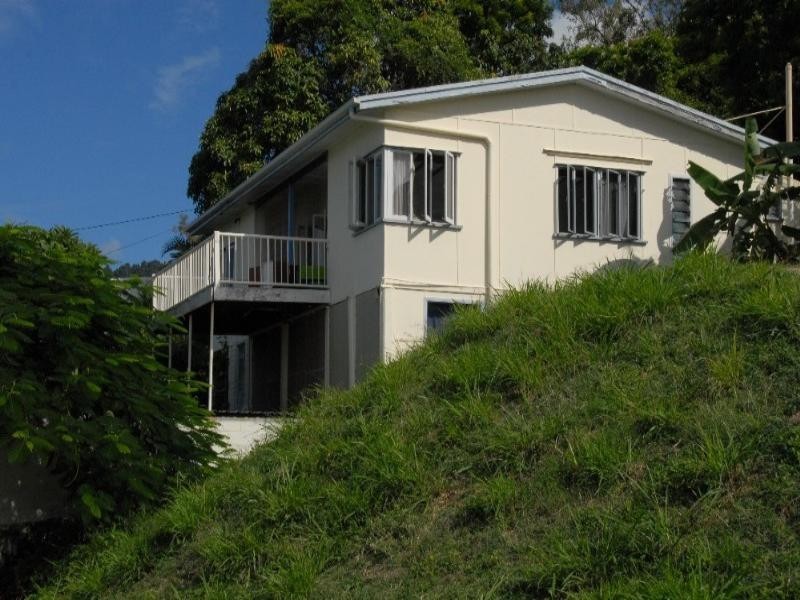 8 Coral Esplanade, Cannonvale QLD 4802