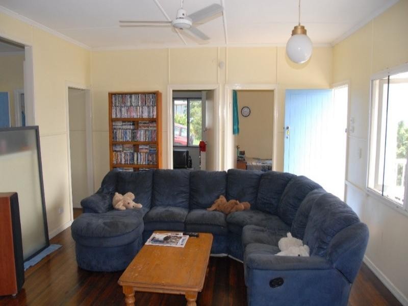 8 Coral Esplanade, Cannonvale QLD 4802