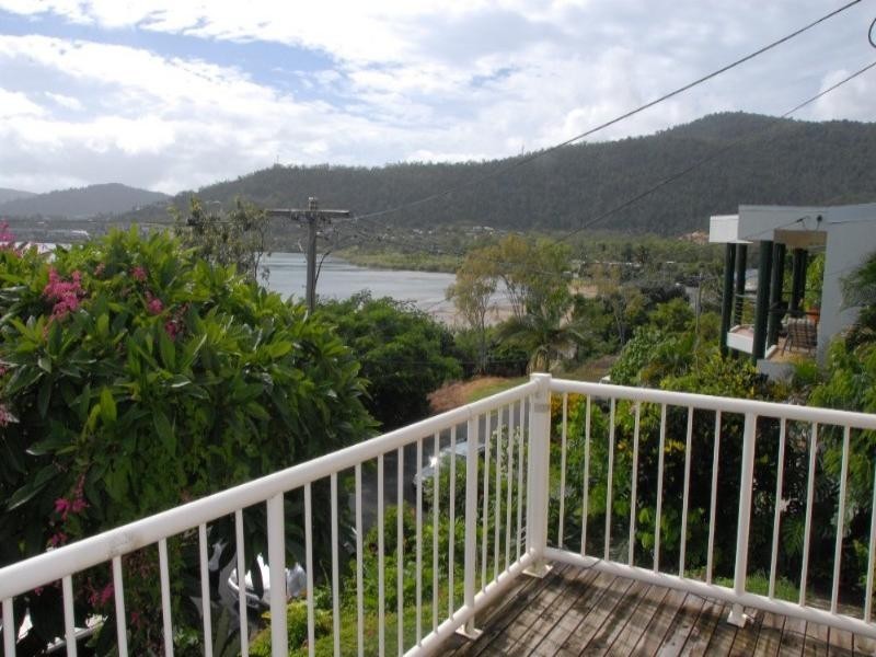 8 Coral Esplanade, Cannonvale QLD 4802
