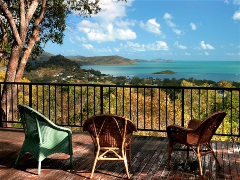 13 Border Drive, Cannonvale QLD 4802