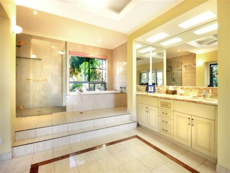 13 Border Drive, Cannonvale QLD 4802