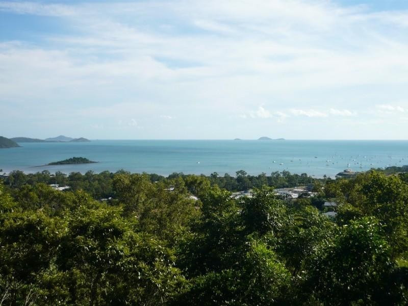 13 Border Drive, Cannonvale QLD 4802