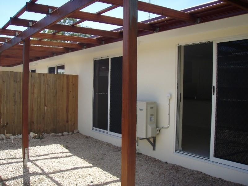 1 + 2/11 Sunset Drive, Jubilee Pocket QLD 4802