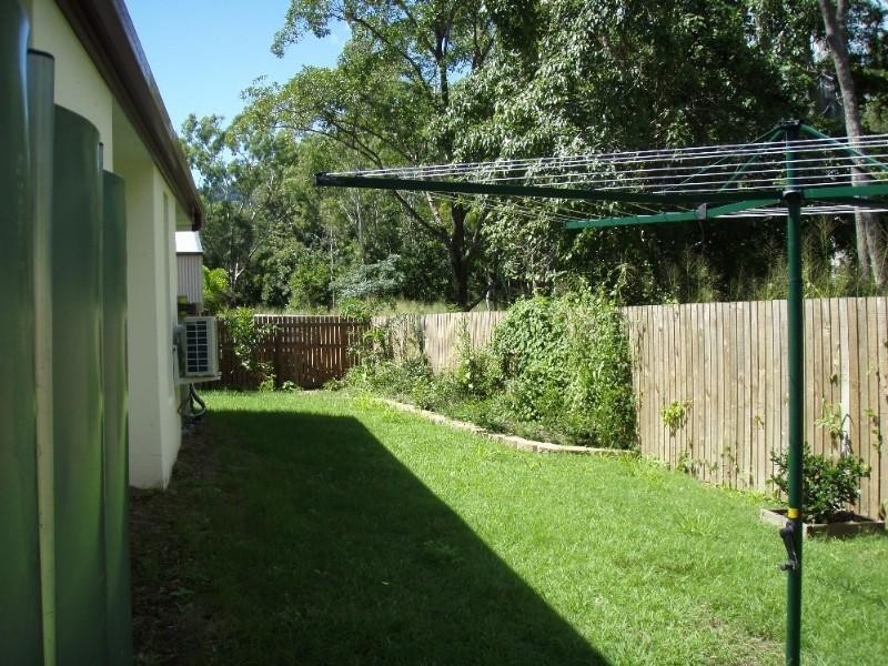 1 + 2/11 Sunset Drive, Jubilee Pocket QLD 4802