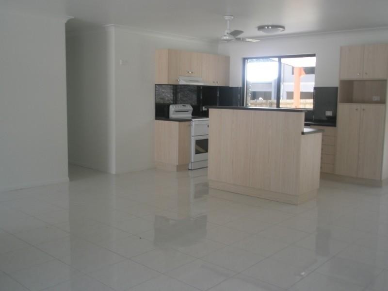 35 Ridgeview Road, Cannonvale QLD 4802