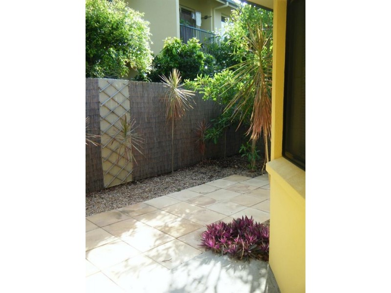 4/16 Beach Road, Cannonvale QLD 4802