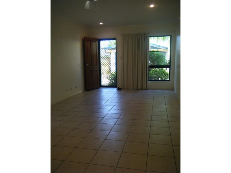 4/16 Beach Road, Cannonvale QLD 4802