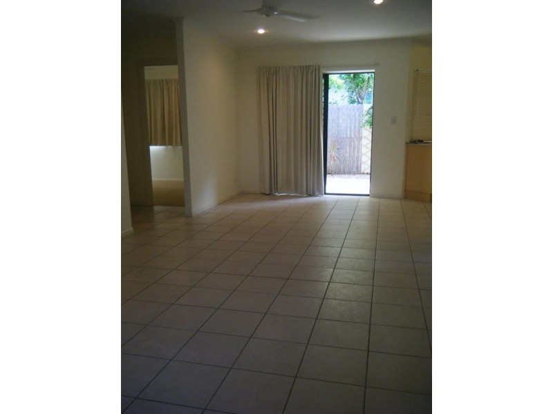 4/16 Beach Road, Cannonvale QLD 4802