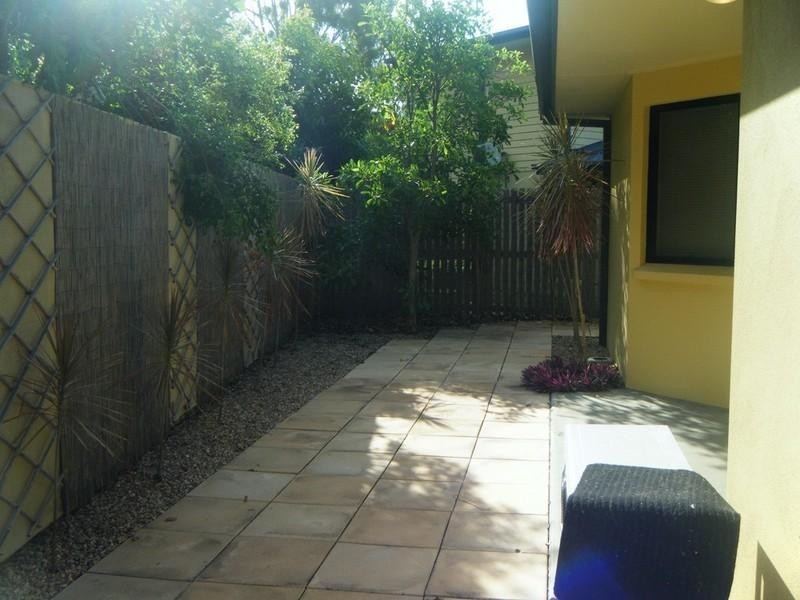 4/16 Beach Road, Cannonvale QLD 4802