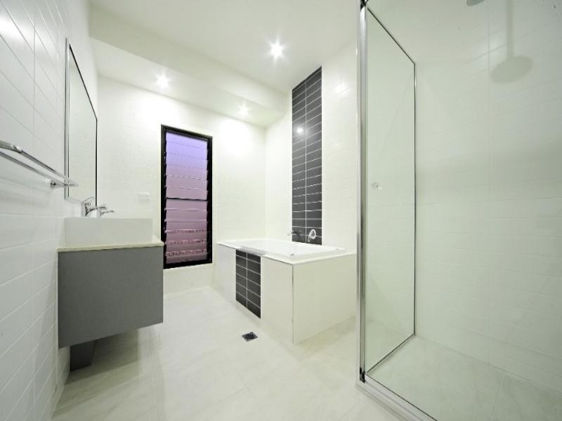 20 Whitehaven Crescent, Cannonvale QLD 4802