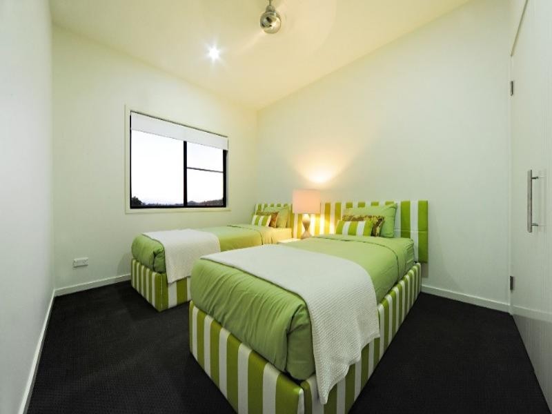 20 Whitehaven Crescent, Cannonvale QLD 4802