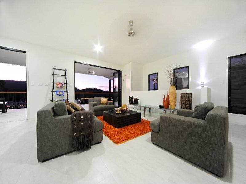 20 Whitehaven Crescent, Cannonvale QLD 4802