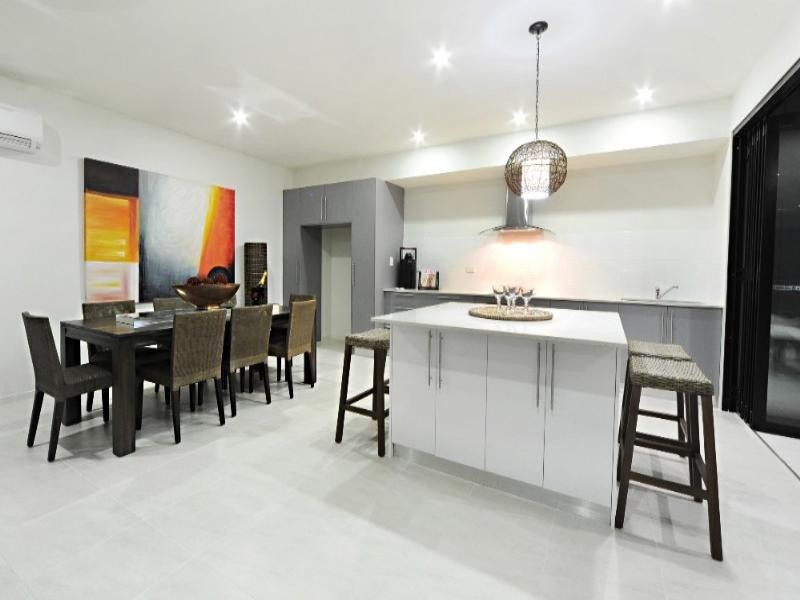 20 Whitehaven Crescent, Cannonvale QLD 4802