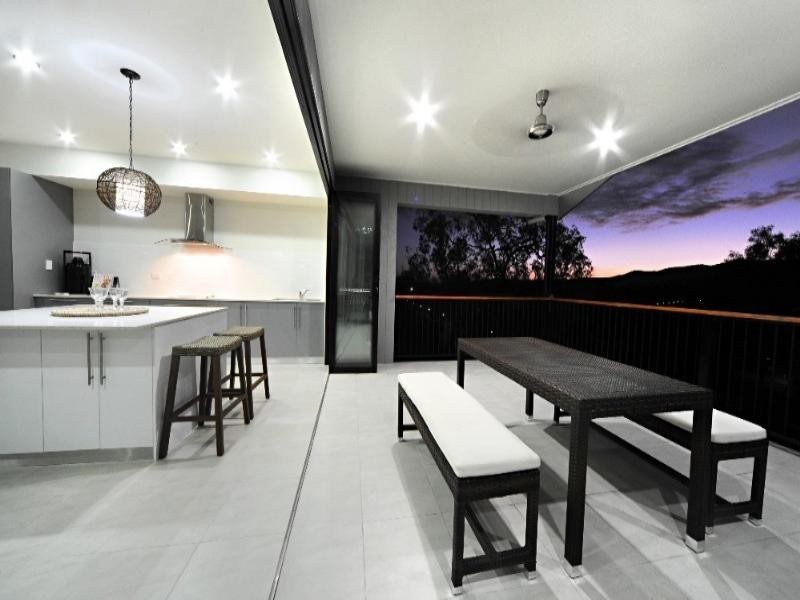 20 Whitehaven Crescent, Cannonvale QLD 4802