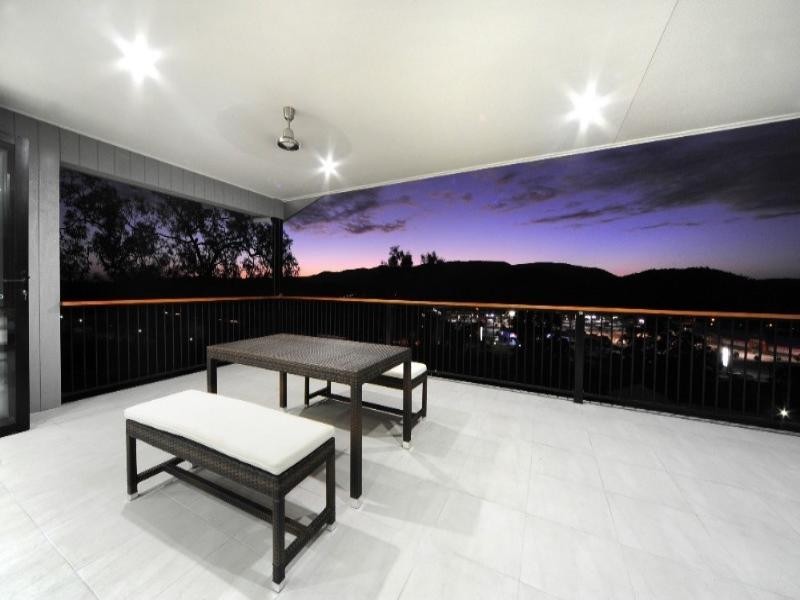 20 Whitehaven Crescent, Cannonvale QLD 4802