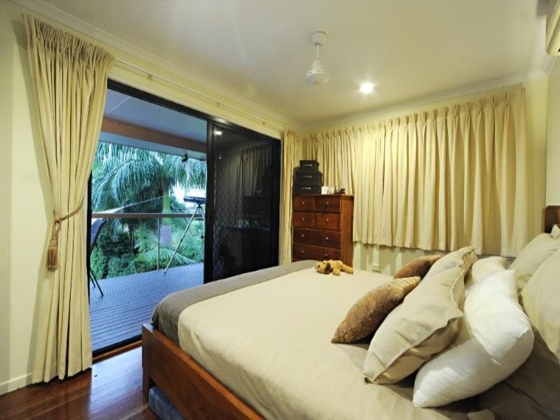 32 Jones Road, Cannonvale QLD 4802