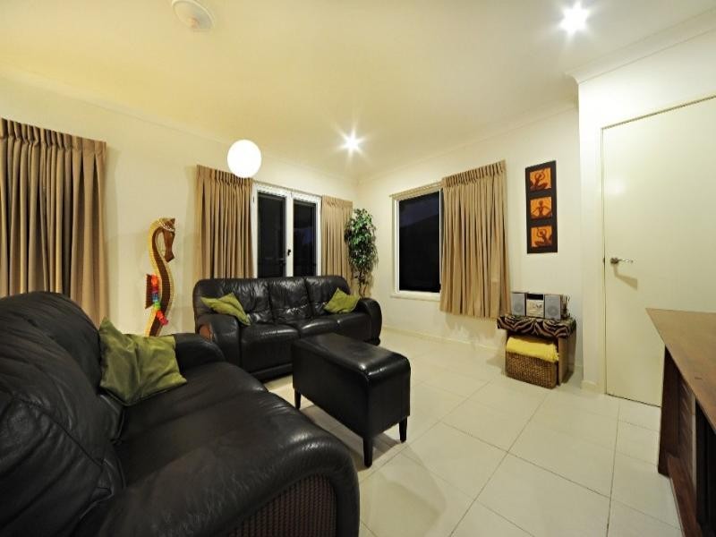 81 Abell Road, Cannonvale QLD 4802