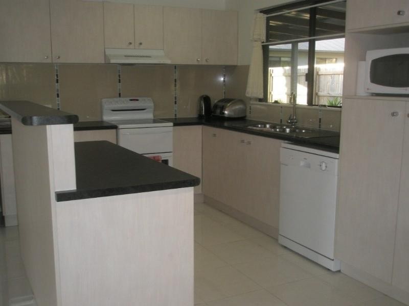 29 Ridgeview Road, Cannonvale QLD 4802