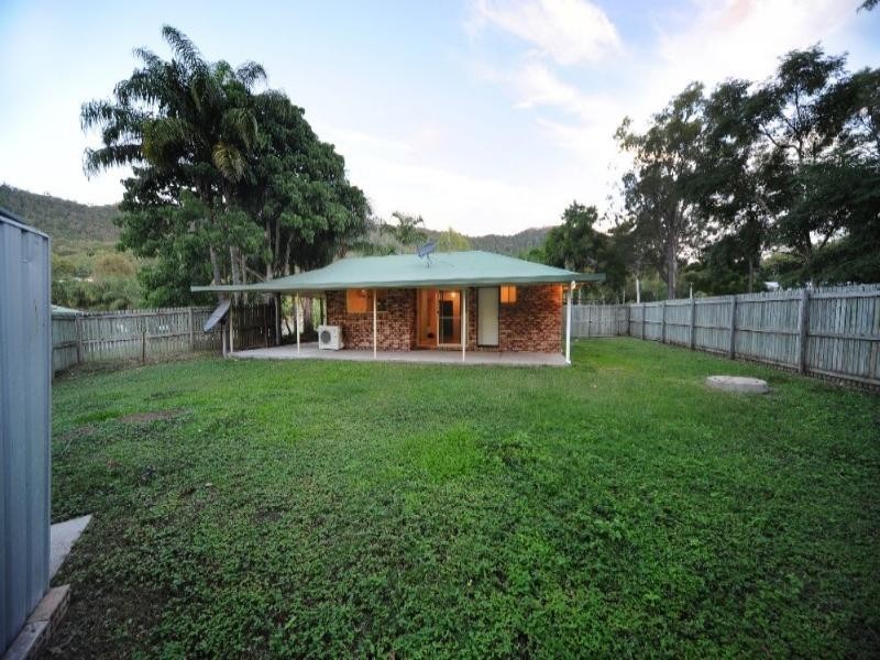 12 Hazelwood Crescent, Cannonvale QLD 4802