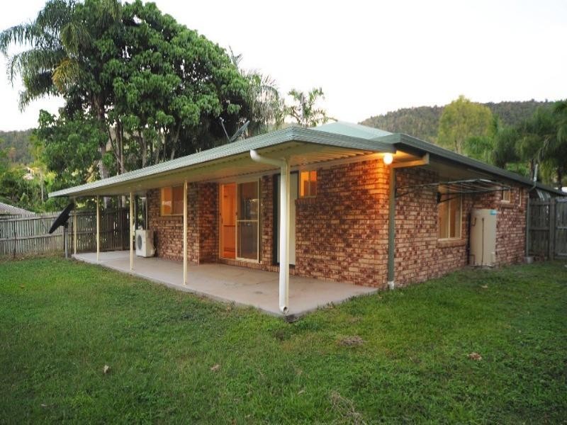 12 Hazelwood Crescent, Cannonvale QLD 4802