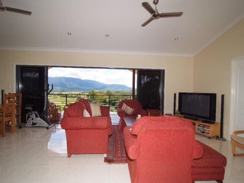 131 Stanley Drive, Cannonvale QLD 4802