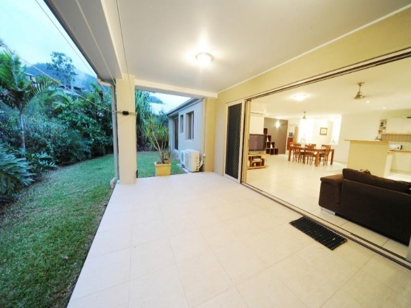 2/1 Wills Court, Cannonvale QLD 4802