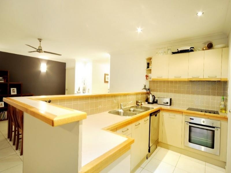 2/1 Wills Court, Cannonvale QLD 4802