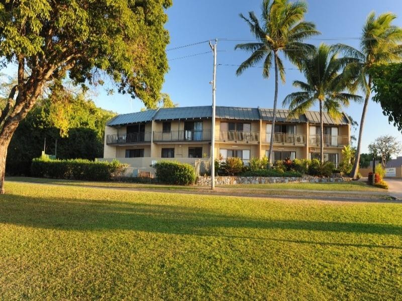 4/48 Coral Esplanade, Cannonvale QLD 4802