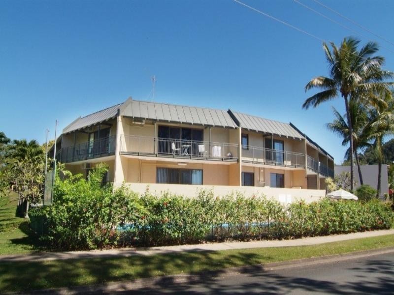 4/48 Coral Esplanade, Cannonvale QLD 4802