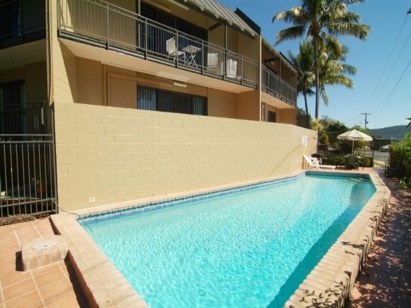 4/48 Coral Esplanade, Cannonvale QLD 4802