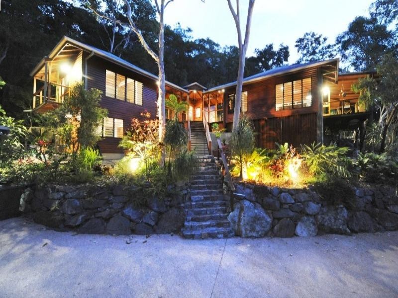 15 Stony Creek Close, Cannonvale QLD 4802