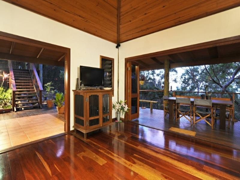 15 Stony Creek Close, Cannonvale QLD 4802