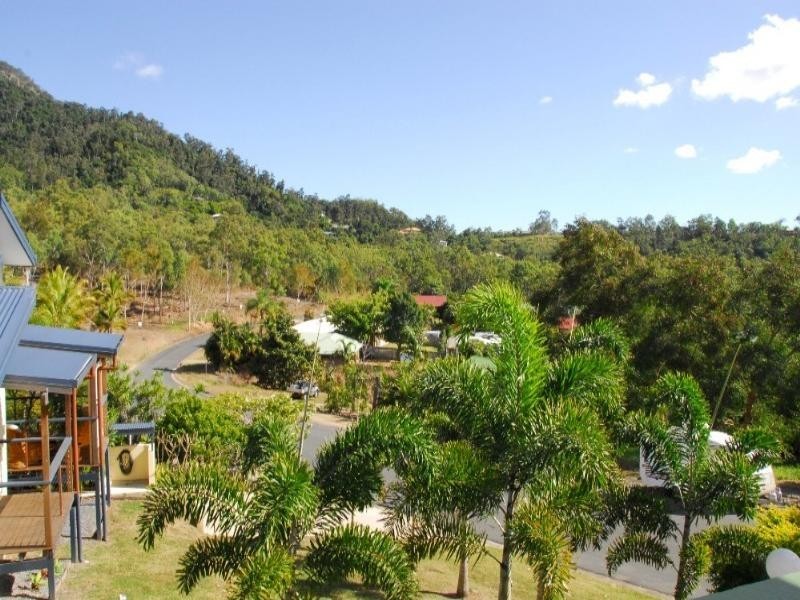 1/5 Border Drive, Cannonvale QLD 4802