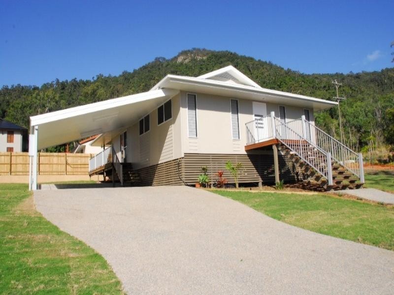 77 Country Road, Cannonvale QLD 4802