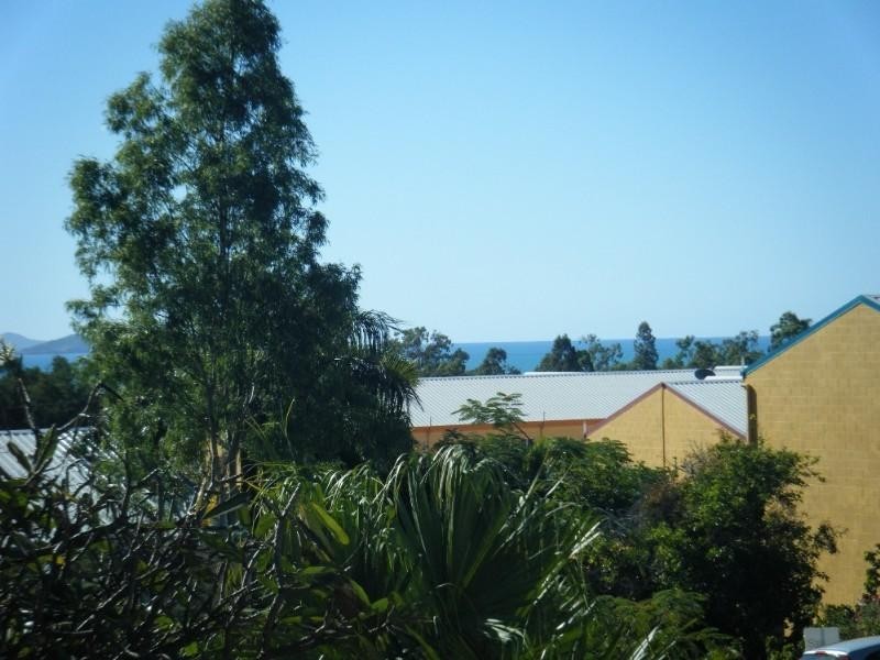 10/2 Eshelby Drive, Cannonvale QLD 4802