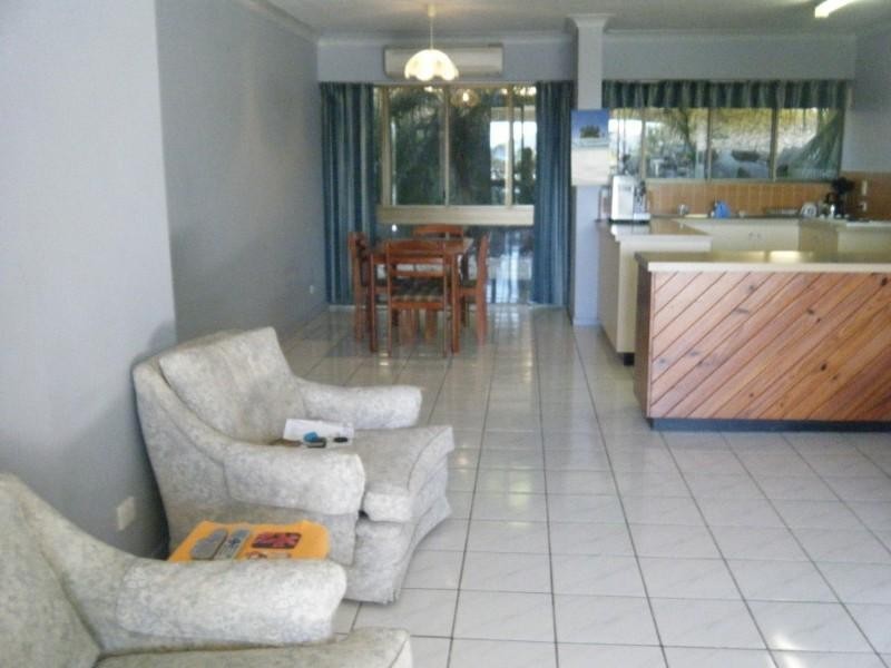 10/2 Eshelby Drive, Cannonvale QLD 4802