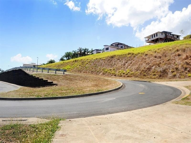 13 Whitehaven Crescent, Cannonvale QLD 4802