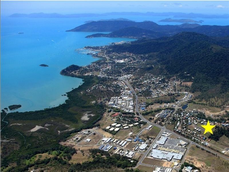 13 Whitehaven Crescent, Cannonvale QLD 4802