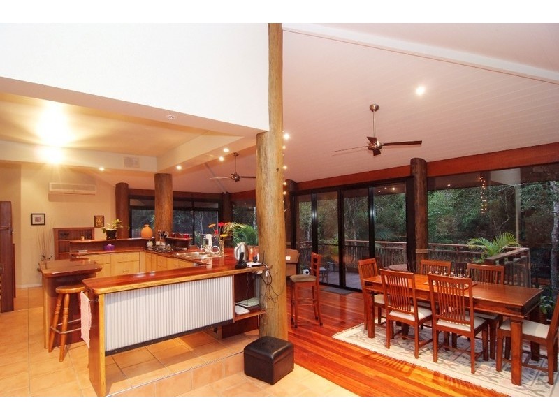 122 Orchid Drive, Cannonvale QLD 4802