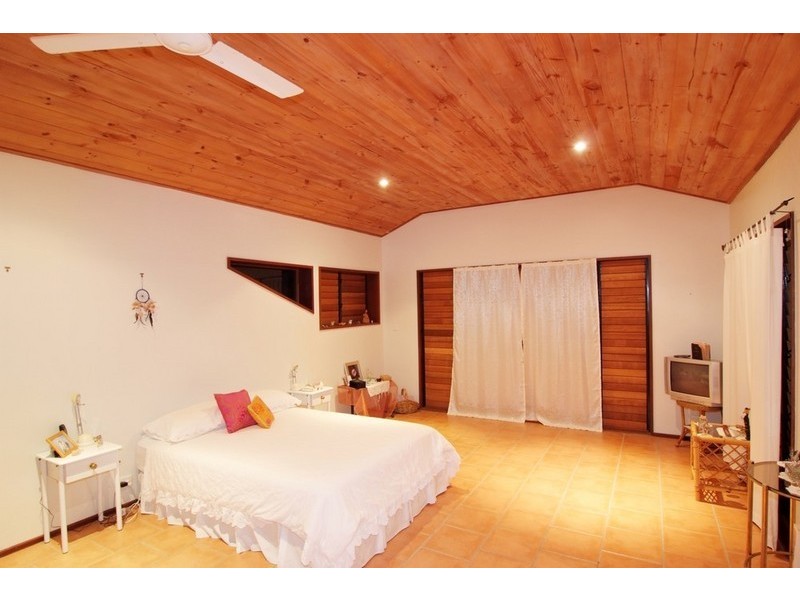 122 Orchid Drive, Cannonvale QLD 4802