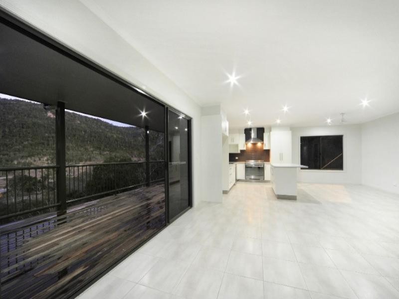 5 Scarlet Gum Crescent, Cannonvale QLD 4802