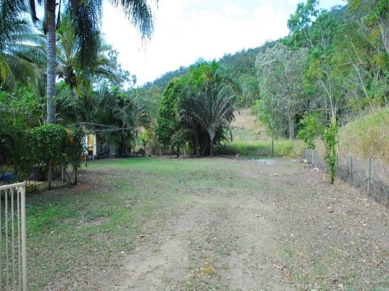 55 Valley Drive, Cannonvale QLD 4802