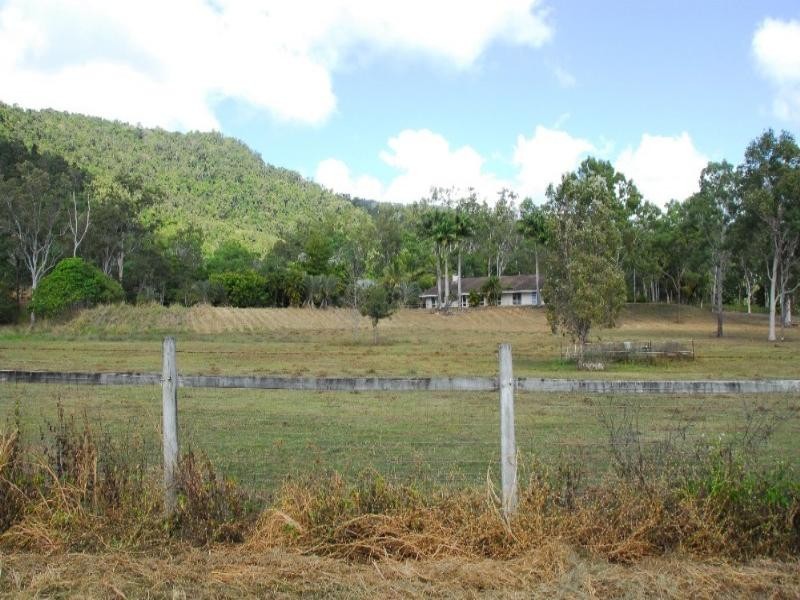 55 Valley Drive, Cannonvale QLD 4802