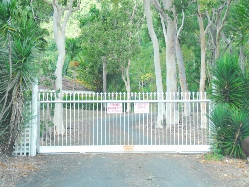 55 Valley Drive, Cannonvale QLD 4802