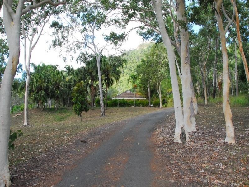 55 Valley Drive, Cannonvale QLD 4802