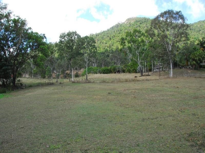 55 Valley Drive, Cannonvale QLD 4802