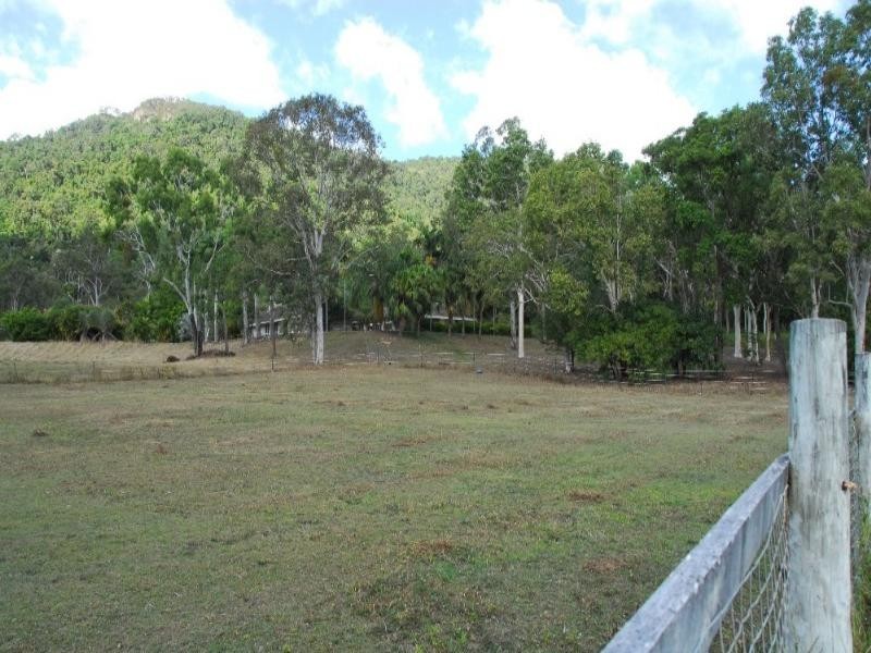 55 Valley Drive, Cannonvale QLD 4802