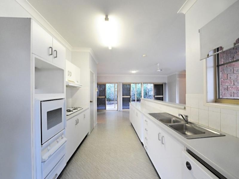 16 Manooka Drive, Cannonvale QLD 4802